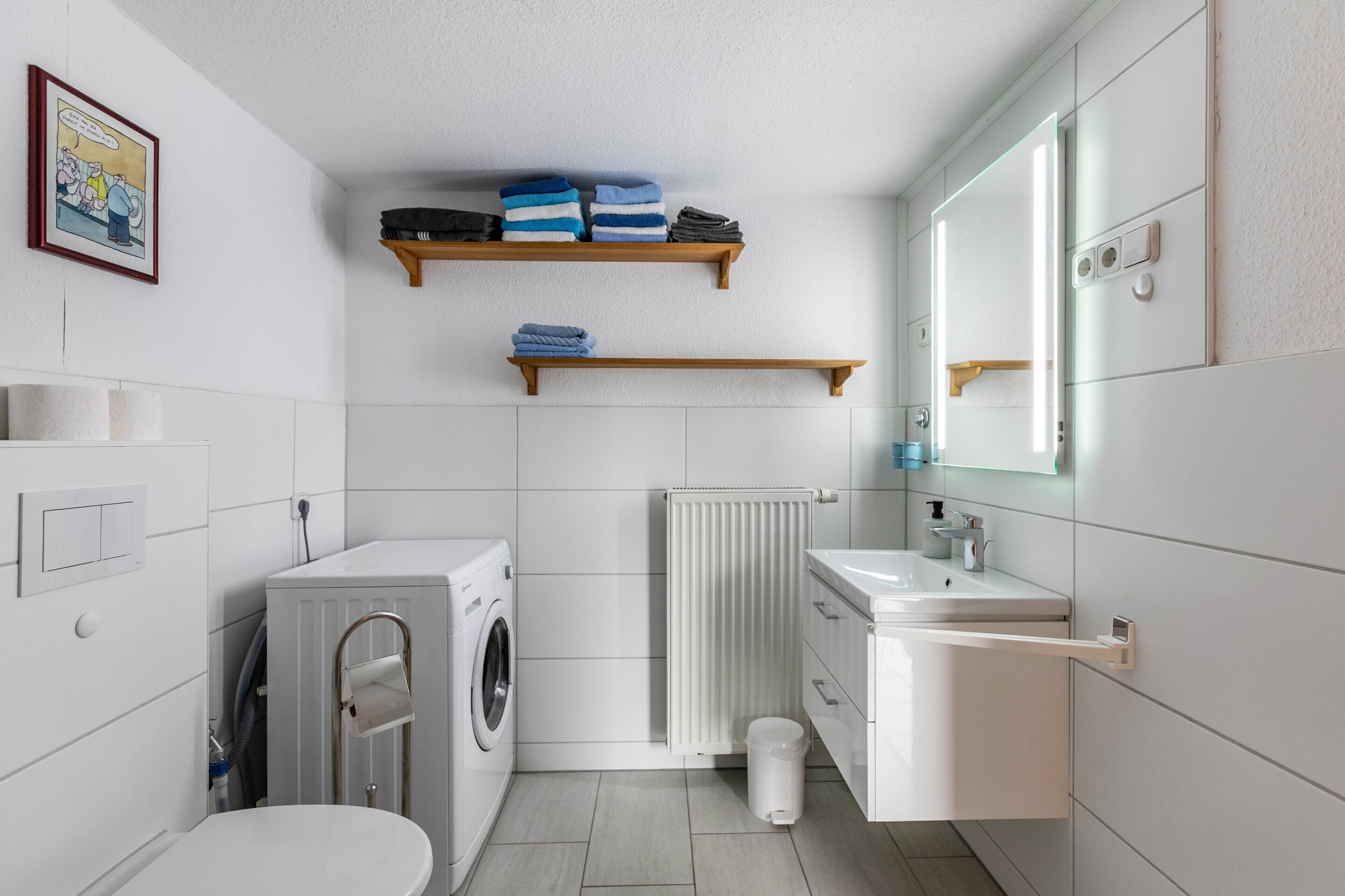 Douche, sèche-cheveux, serviettes fournies