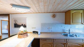 Køleskab, ovn, kogeplade, opvaskemaskine