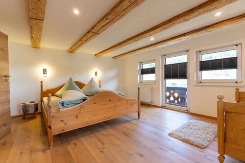 Ferienwohnung 'Maisonette-Ferienwohnung' mit Bergblick, Gemeinschaftsgarten und Wi-Fi