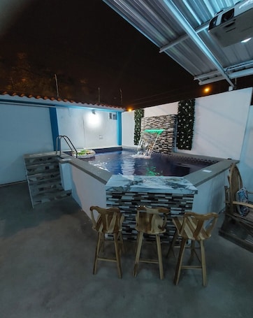 Pool. Charming 3-bedroom house with Pool WiFi, AC in Ballenita near to the beach.