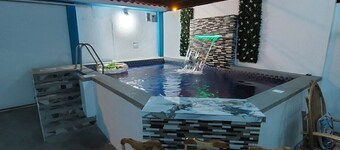 Charming 3-bedroom house with Pool WiFi, AC in Ballenita near to the beach.