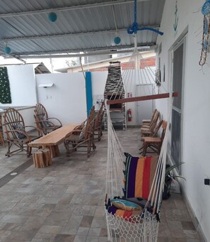 Terrace/patio - Charming 3-bedroom house with Pool WiFi, AC in Ballenita near to the beach. (Ballenita)