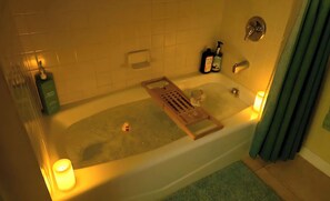 Hair dryer, towels, soap, shampoo - Ocean front studio condo w/views of pool, ocean & Sleeping Giant Mountain
 (Kapaʻa)