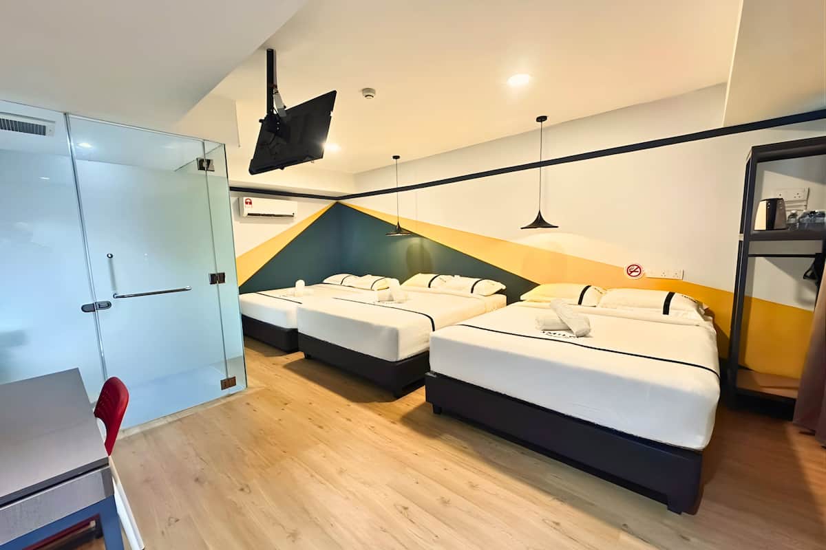 Family Double Room | Desk, iron/ironing board, free WiFi