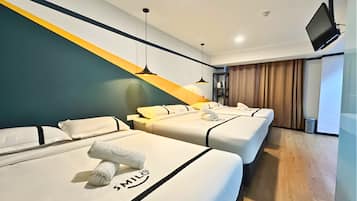 Family Double Room | Desk, iron/ironing board, free WiFi
