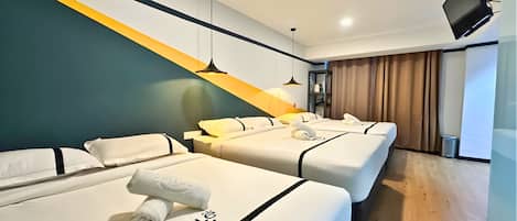 Family Double Room | Desk, iron/ironing board, free WiFi