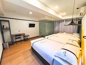 Habitación familiar, varias habitaciones | Escritorio, tabla de planchar con plancha y wifi gratis