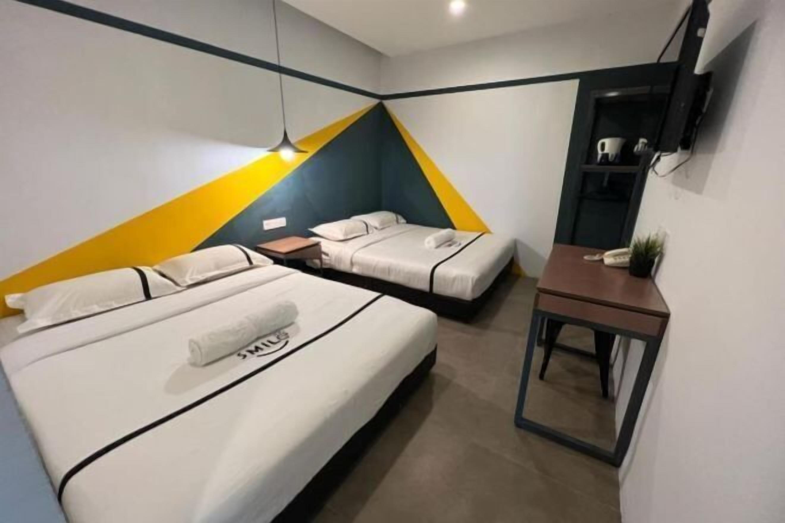 Coffres-forts dans les chambres, bureau, fer et planche à repasser