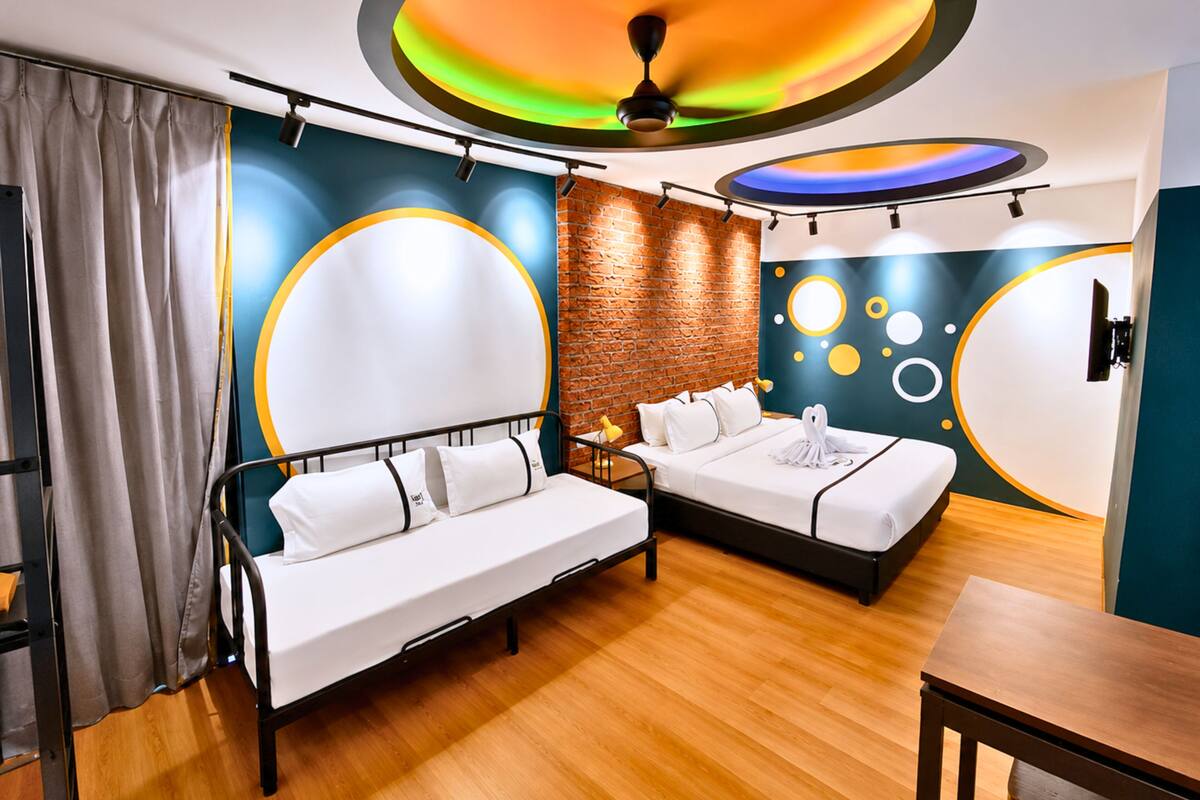 Studio | In-room safe, desk, iron/ironing board (on request), free WiFi