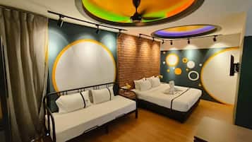 Studio | Peti besi dalam bilik, meja, seterika/papan seterika, Wi-fi percuma