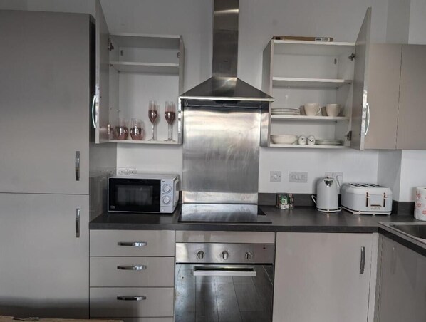 Fridge, microwave, oven, stovetop
