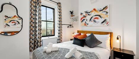 3 bedrooms, iron/ironing board, WiFi, bed sheets