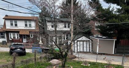Spacious 4-bedroom house in gorgeous St. Louis with WiFi, AC