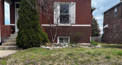 Spacious 4-bedroom house in gorgeous St. Louis with WiFi, AC
