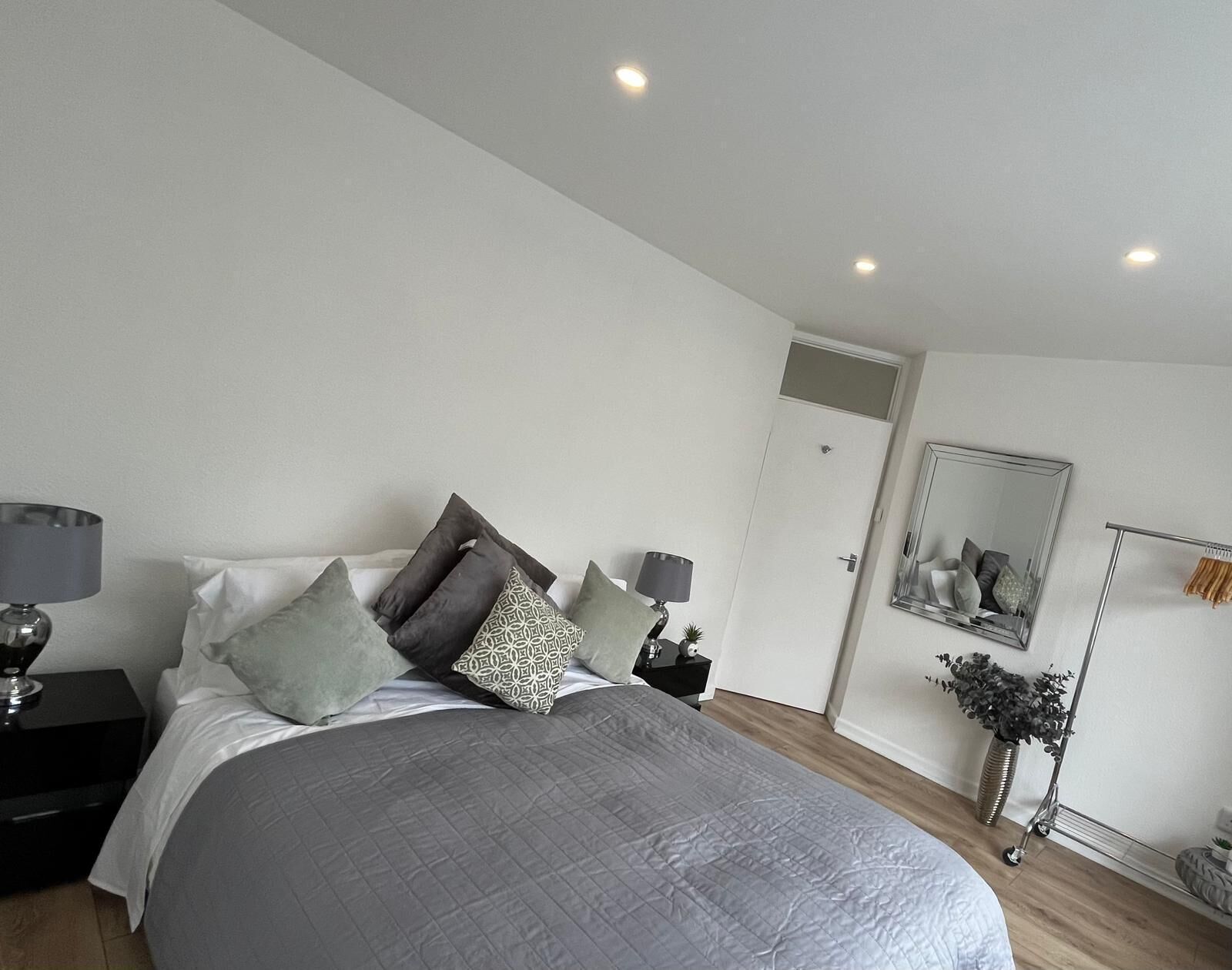 2 soverom, strykejern/-brett, wi-fi og sengetøy