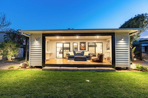 المنشأة من الخارج