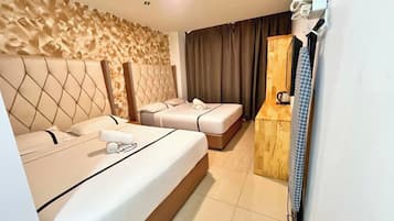 Habitación familiar | Escritorio, tabla de planchar con plancha y wifi gratis