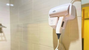 Skrivebord, strykejern/-brett og wi-fi (inkludert)