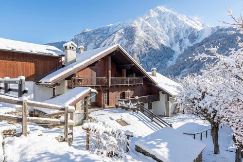 Charming Apart with Garden in Courmayeur, Courmayeur, Italy