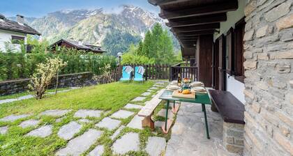 Charming Apartment with Garden in Courmay, Courmayeur, Italy