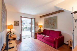 Living and dining room - Charming Apart with Garden in Courmayeur, Courmayeur, Italy (Courmayeur)