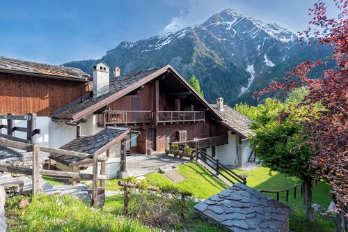 Charming Apart with Garden in Courmayeur, Courmayeur, Italy