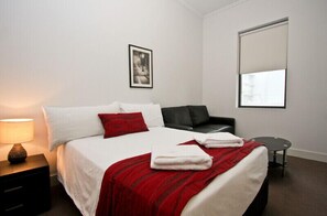 1 habitación, tabla de planchar con plancha, wifi gratis y ropa de cama 
