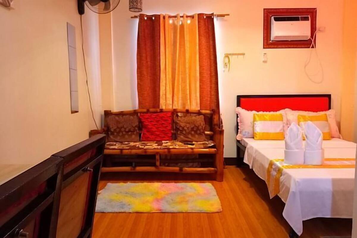 Laptop workspace, free WiFi, bed sheets
