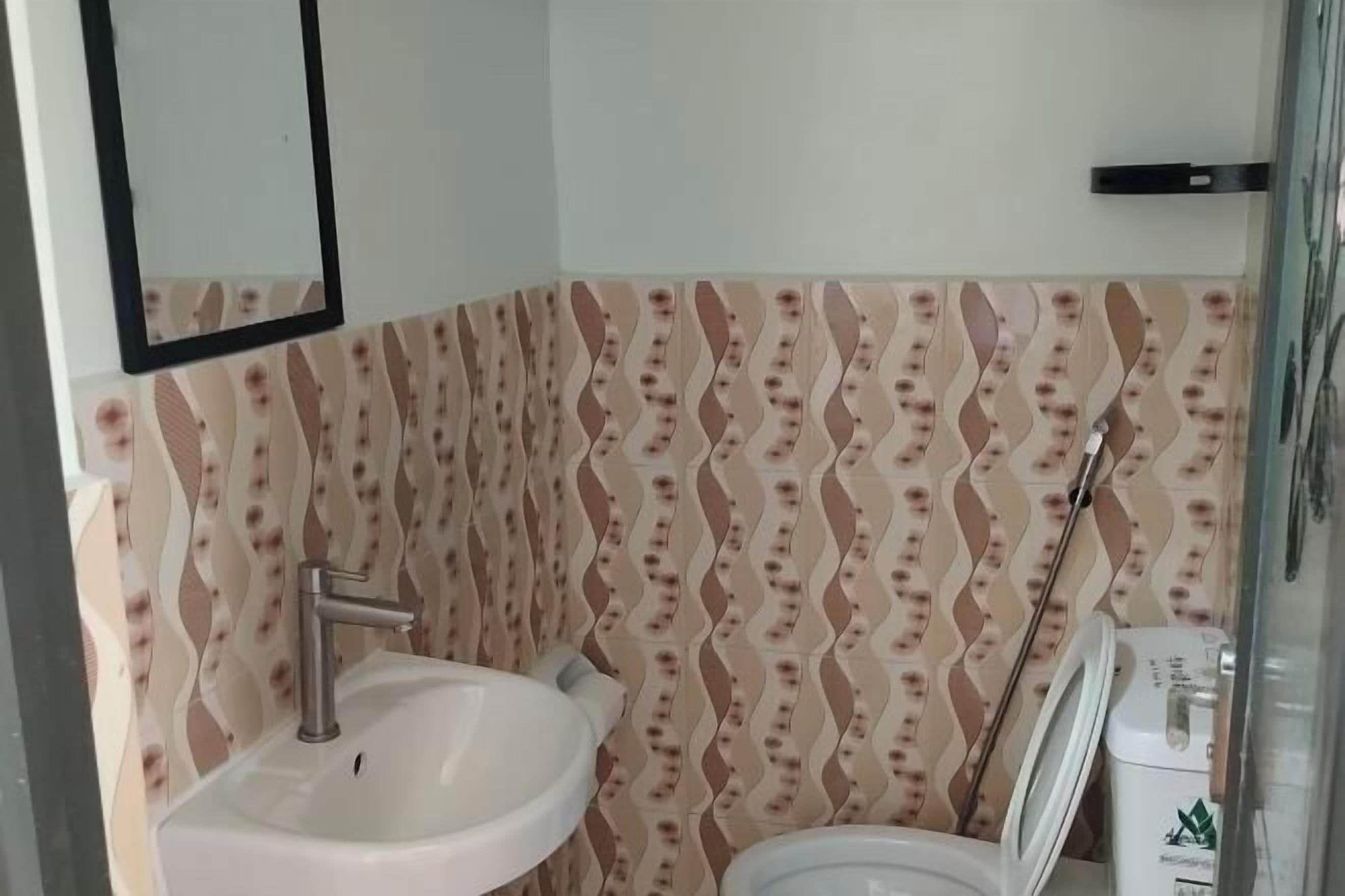 Bathroom | Shower, free toiletries, slippers, towels