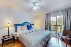 2 bedrooms, internet, bed sheets - Spacious condo with large balcony, mountain views & shared hot tub/pools (Branson)