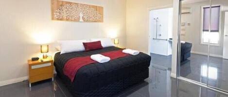 1 chambre, fer et planche à repasser, Wi-Fi gratuit, draps fournis