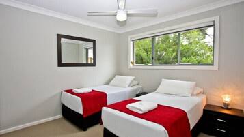 2 chambres, fer et planche à repasser, Wi-Fi gratuit, draps fournis