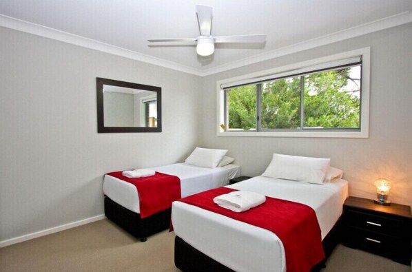 2 bedrooms, iron/ironing board, free WiFi, bed sheets - Cardiff Two Bedroom Villa (Cardiff)