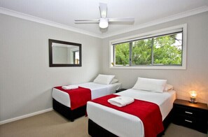 2 bedrooms, iron/ironing board, free WiFi, bed sheets