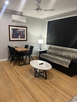 TV - One Bedroom Deluxe Apartment (Adamstown Heights)