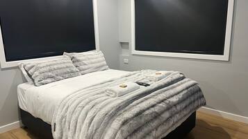 4 bedrooms, iron/ironing board, free WiFi, bed sheets