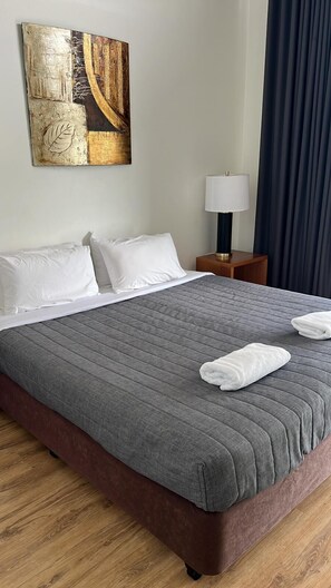 2 bedrooms, iron/ironing board, free WiFi, bed sheets - Two Bedroom Apartment (Charlestown)