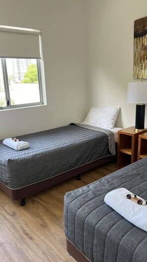 3 室のベッドルーム、アイロン / アイロン台、WiFi (無料)、ベッドシーツ