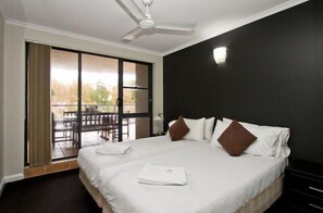 2 bedrooms, iron/ironing board, free WiFi, bed sheets - Two Bedroom Apartment (Newcastle)