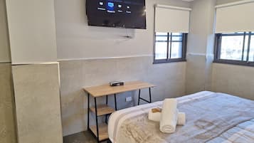 2 bedrooms, iron/ironing board, free WiFi, bed sheets