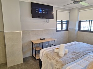 2 bedrooms, iron/ironing board, free WiFi, bed sheets - Two Bedroom Apartment (Newcastle)