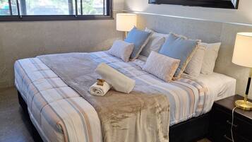 2 bedrooms, iron/ironing board, free WiFi, bed sheets