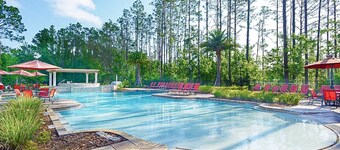 Cozy Townhome w/ shared pool, free WiFi, central AC, private washer/dryer