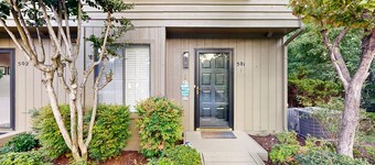 Splendid dog friendly home with shared pool, kayaks & free WIFI