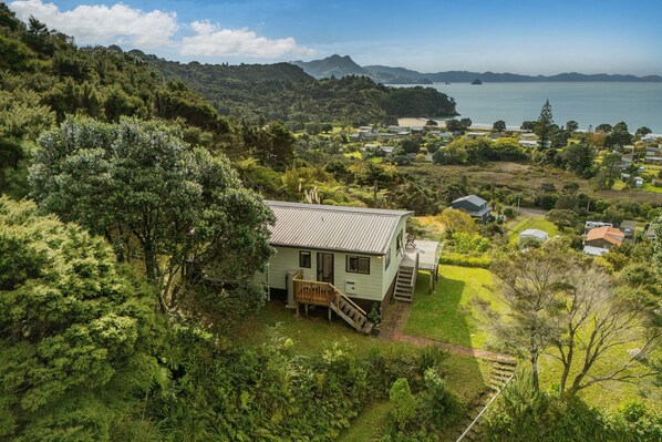 Exterior - Hosts on the Coast Views from the Top (Cooks Beach)