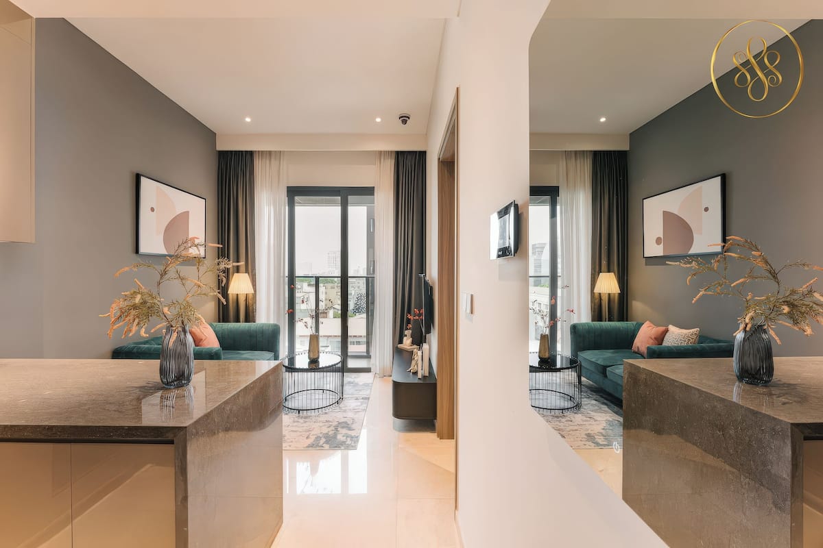 Deluxe Apartment, 1 Bedroom, Kitchen, City View | Living area