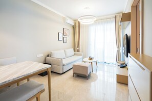 Comfort Room Balcony Sea View (Family Package Plan) | Living area - home at beach (Beihai)