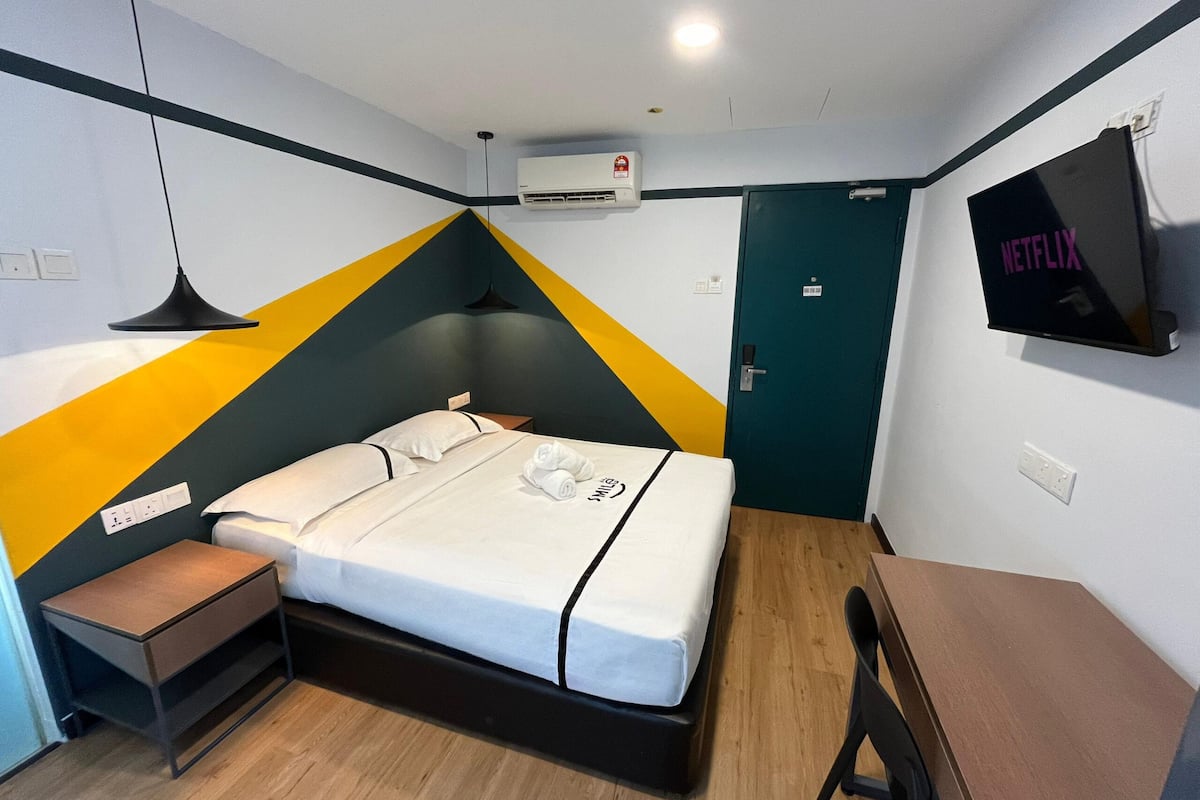 Deluxe Room | Desk, iron/ironing board, free WiFi