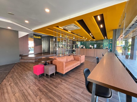 Lobby sitting area. Seeds Hotel Klang Bayu Perdana
