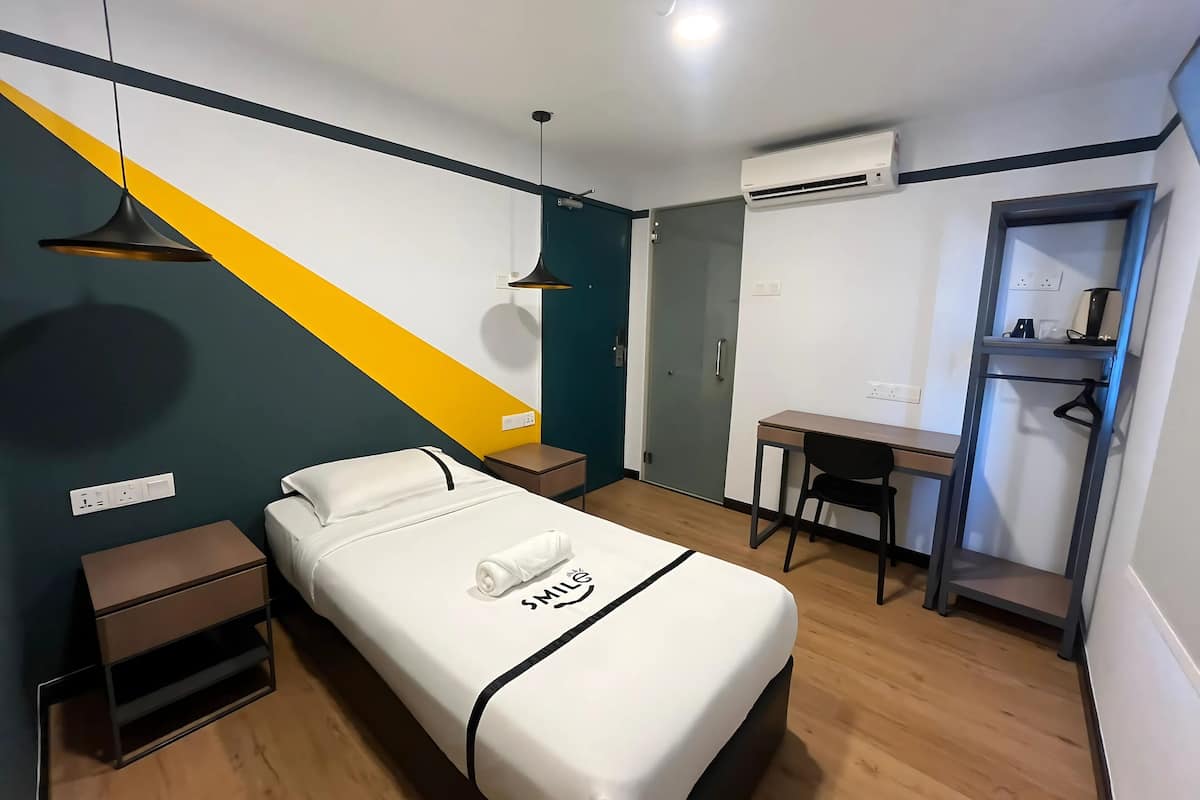 Single Room | Desk, iron/ironing board, free WiFi